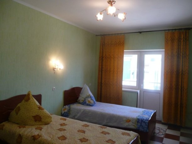 Люкс №7-4 двухкомнатный, база отдыха «Орион», Кирилловка. Фото 21