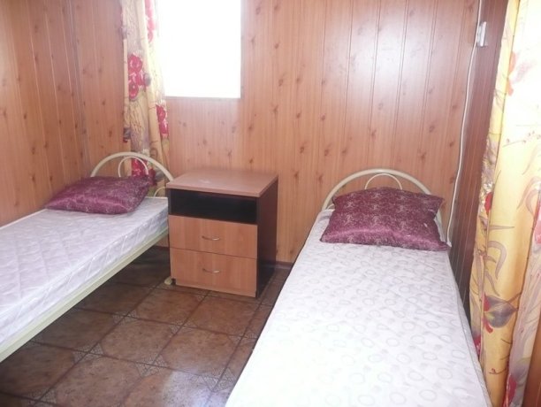 Полулюкс №1-1 двухкомнатный, база отдыха «Орион», Кирилловка. Фото 2