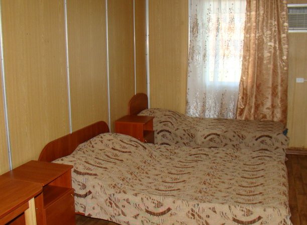 Эконом №9 однокомнатный, база отдыха «Елена», Кирилловка. Фото 1
