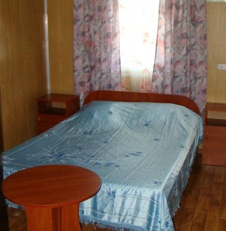 Эконом №11 однокомнатный, база отдыха «Елена», Кирилловка. Фото 1