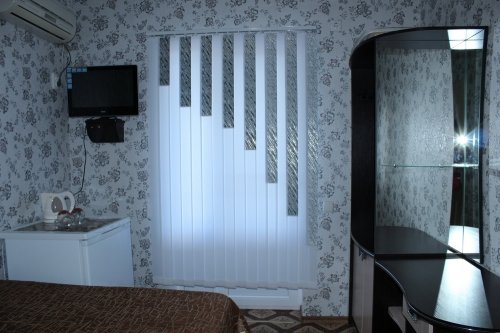 Люкс №9а однокомнатный, база отдыха «Таврия», Кирилловка. Фото 1