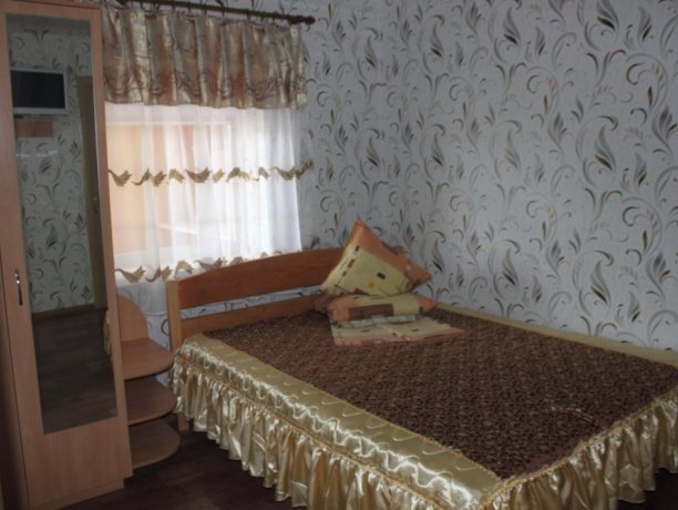 Люкс №2а двухкомнатный, база отдыха «Таврия», Кирилловка. Фото 1