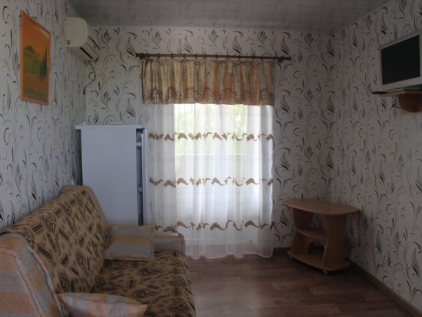 Люкс №4а двухкомнатный, база отдыха «Таврия», Кирилловка. Фото 1