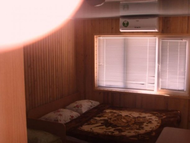 Полулюкс №3 (4к) однокомнатный, база отдыха «Арис», Кирилловка. Фото 1