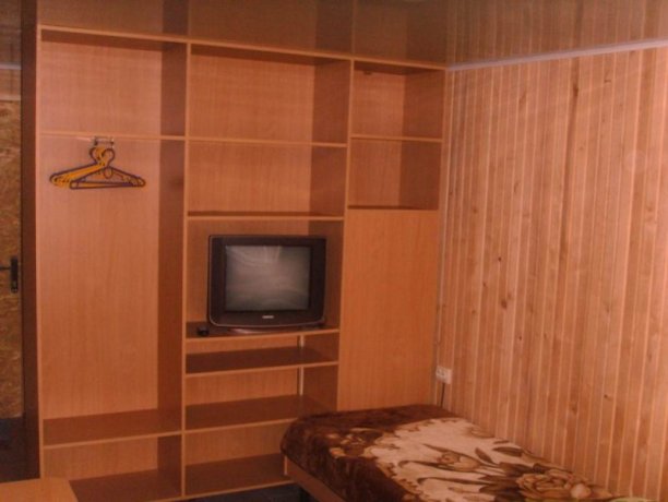 Люкс №7 (3к) однокомнатный, база отдыха «Арис», Кирилловка. Фото 1