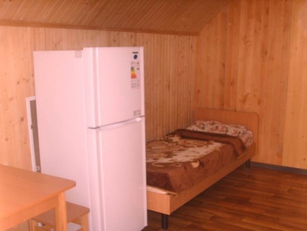 Люкс №11 (3к) однокомнатный, база отдыха «Арис», Кирилловка. Фото 1