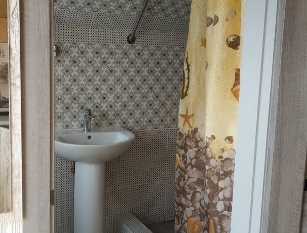 Люкс №15 (3к) двухкомнатный, база отдыха «Арис», Кирилловка. Фото 8