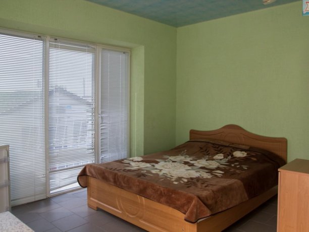 Люкс №1 (1к) однокомнатный, база отдыха «Арис», Кирилловка. Фото 1