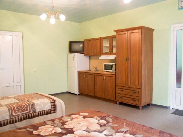 Люкс №3 (1к) однокомнатный, база отдыха «Арис», Кирилловка. Фото 1