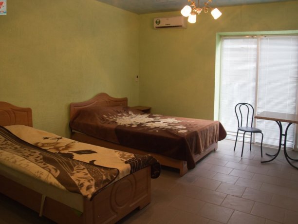 Люкс №4 (1к) однокомнатный, база отдыха «Арис», Кирилловка. Фото 1