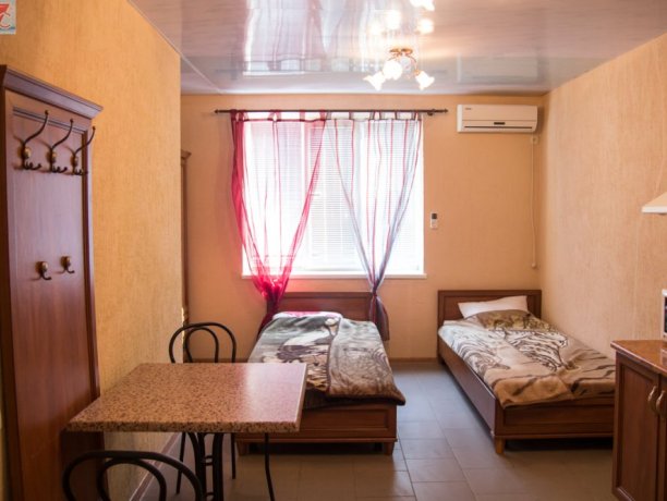 Люкс №9 (2к) однокомнатный, база отдыха «Арис», Кирилловка. Фото 1