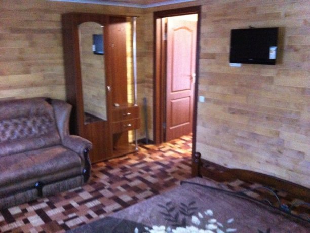 Люкс №2 (3к) однокомнатный, база отдыха «Арис», Кирилловка. Фото 1