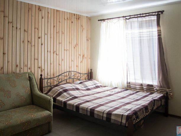 Люкс №12 (2к) двухкомнатный, база отдыха «Арис», Кирилловка. Фото 1